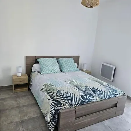 Neuf, Rez-de-jardin Apartment *